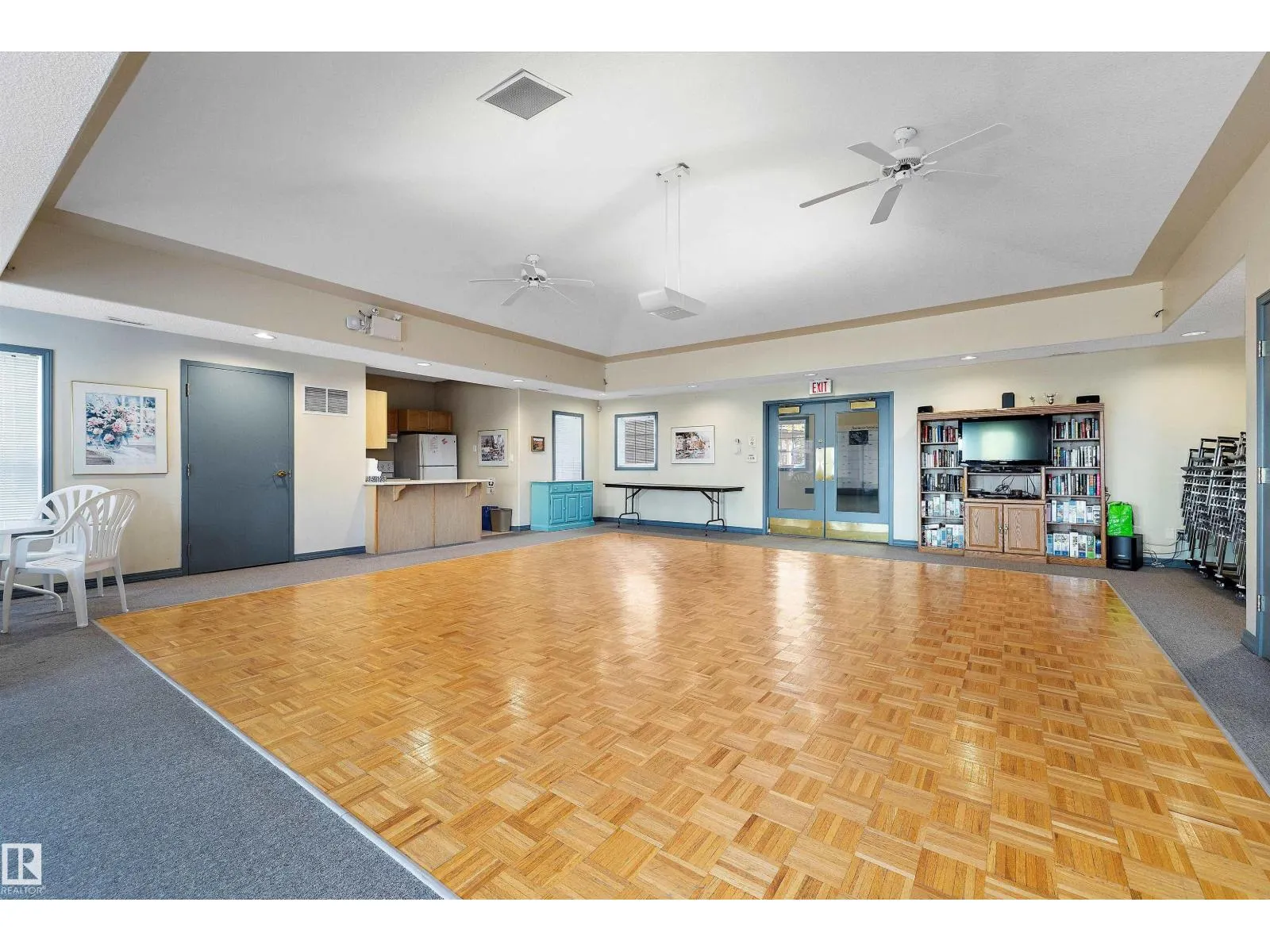 #123 215 BLACKBURN DR E SW