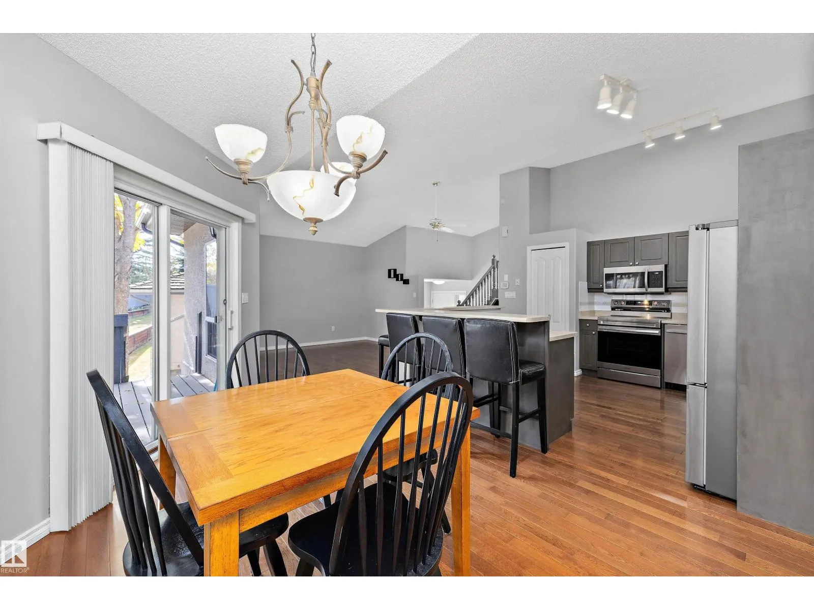 #123 215 BLACKBURN DR E SW