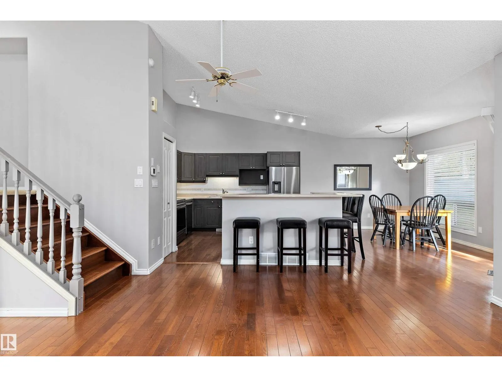 #123 215 BLACKBURN DR E SW