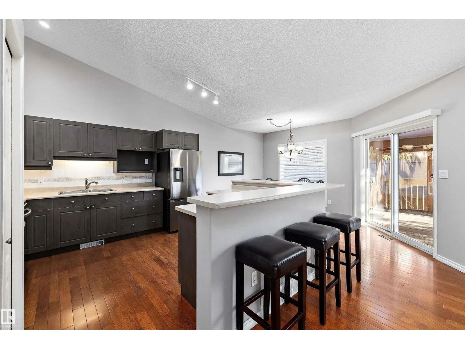 #123 215 BLACKBURN DR E SW