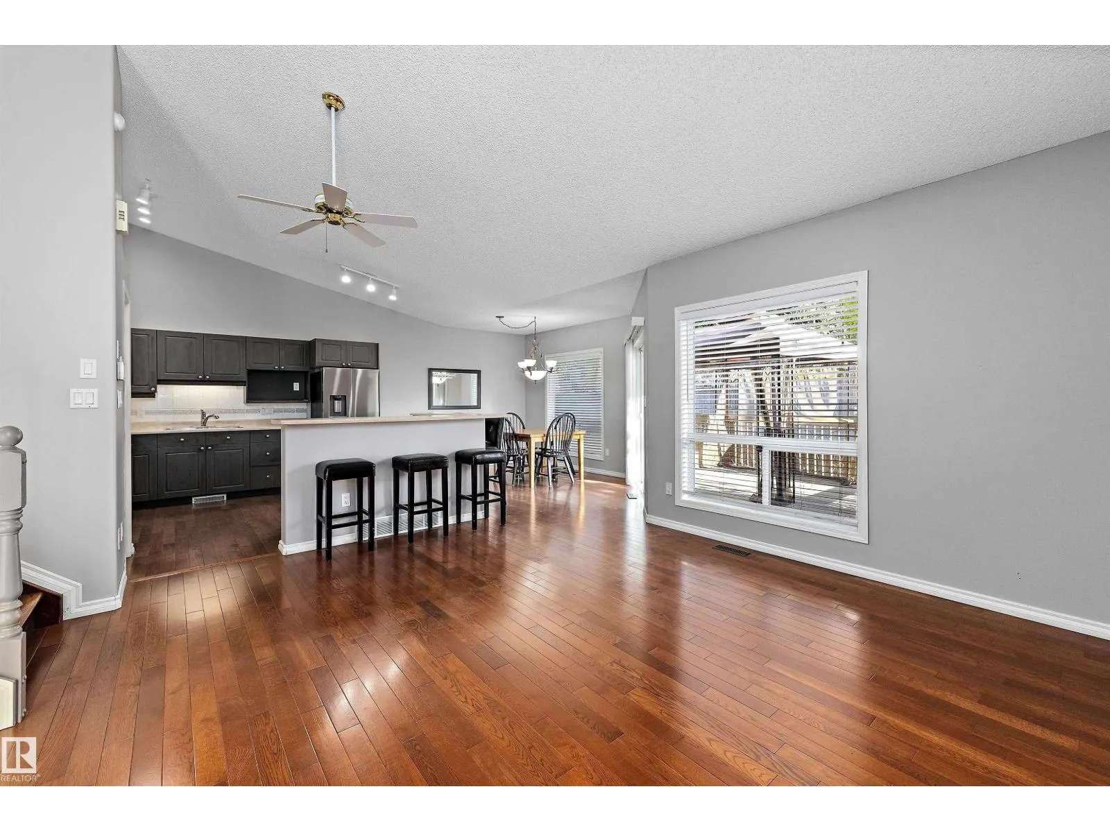 #123 215 BLACKBURN DR E SW