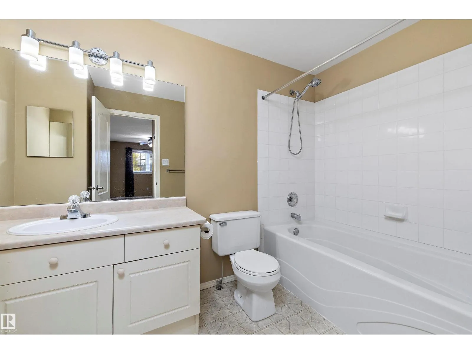#123 215 BLACKBURN DR E SW