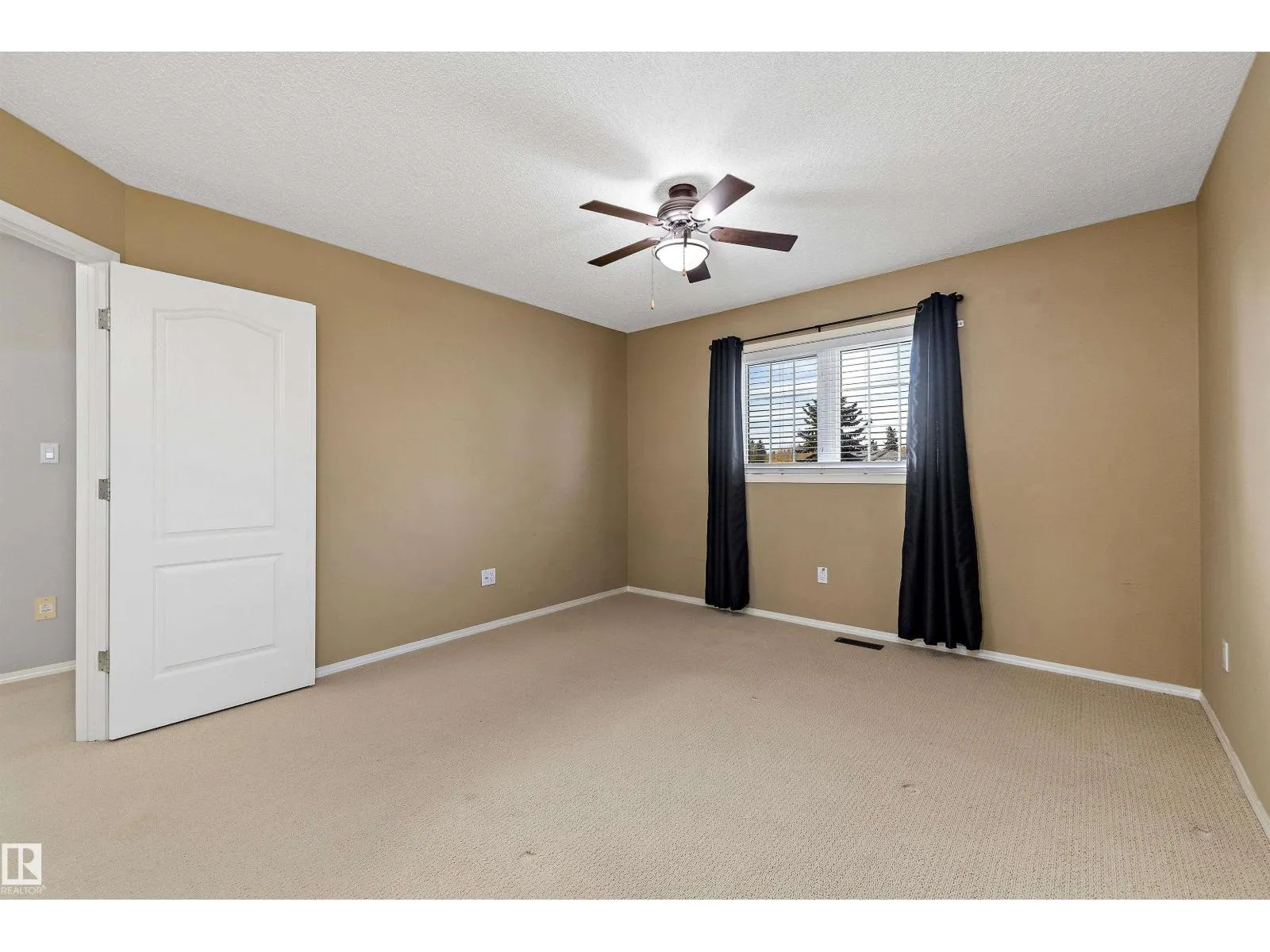 #123 215 BLACKBURN DR E SW