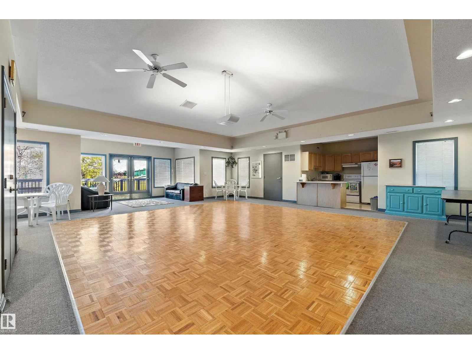 #123 215 BLACKBURN DR E SW