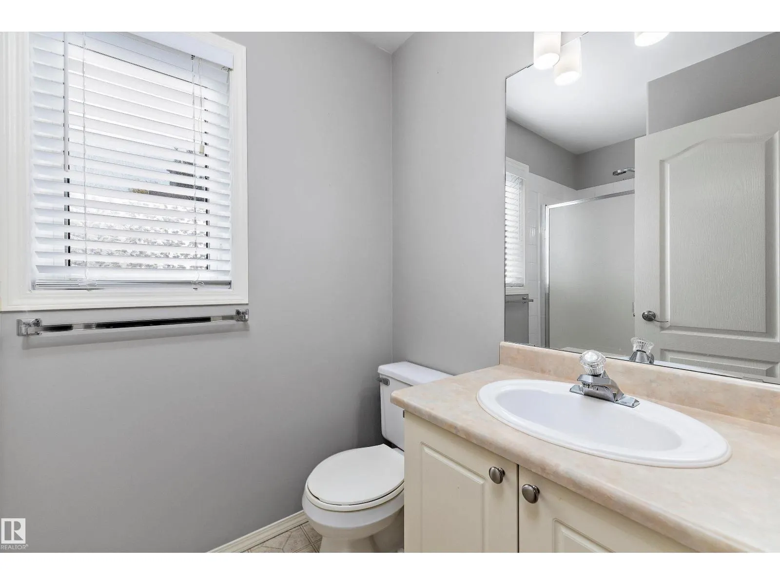 #123 215 BLACKBURN DR E SW