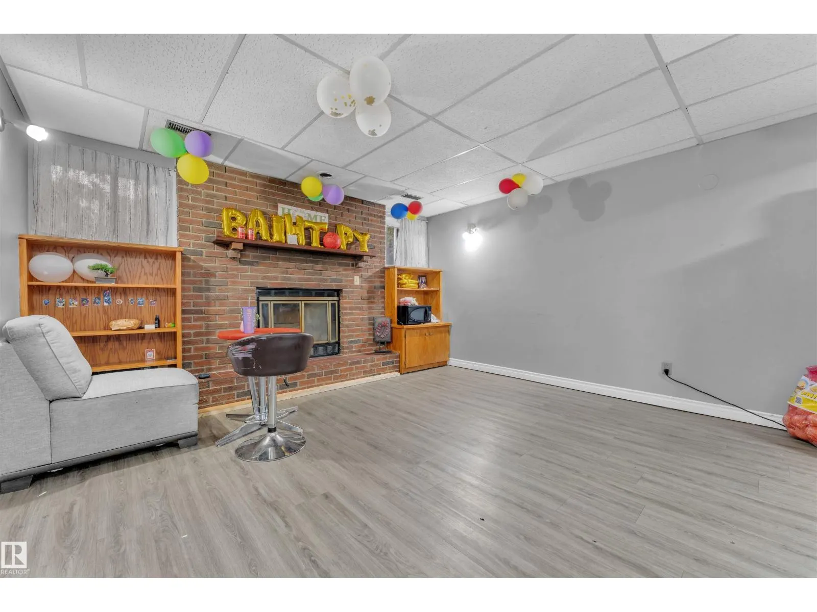 2512 42 ST NW