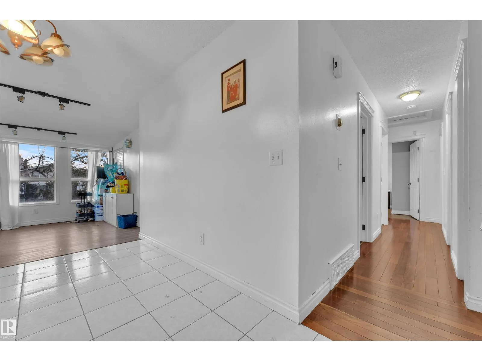 2512 42 ST NW