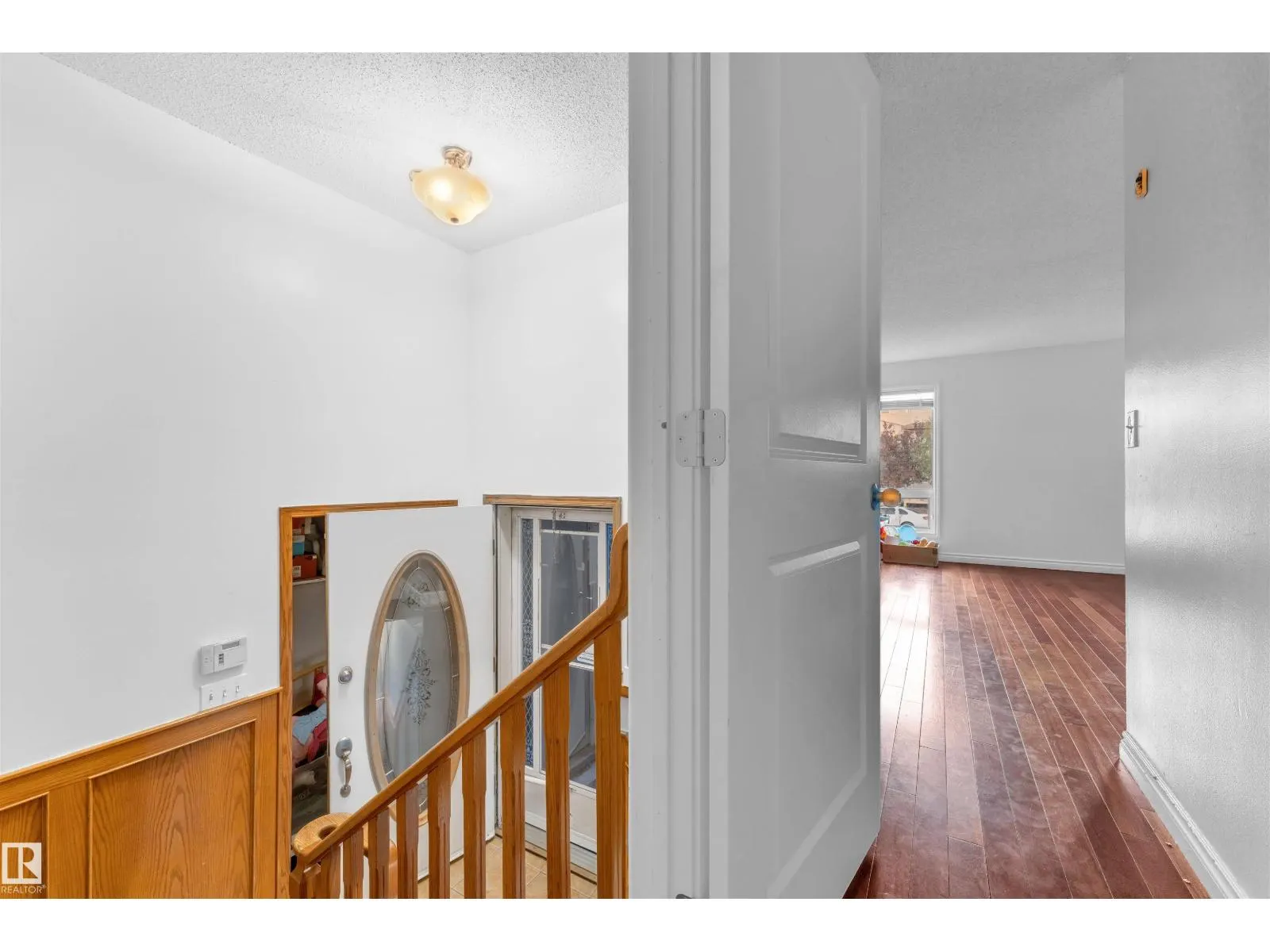 2512 42 ST NW