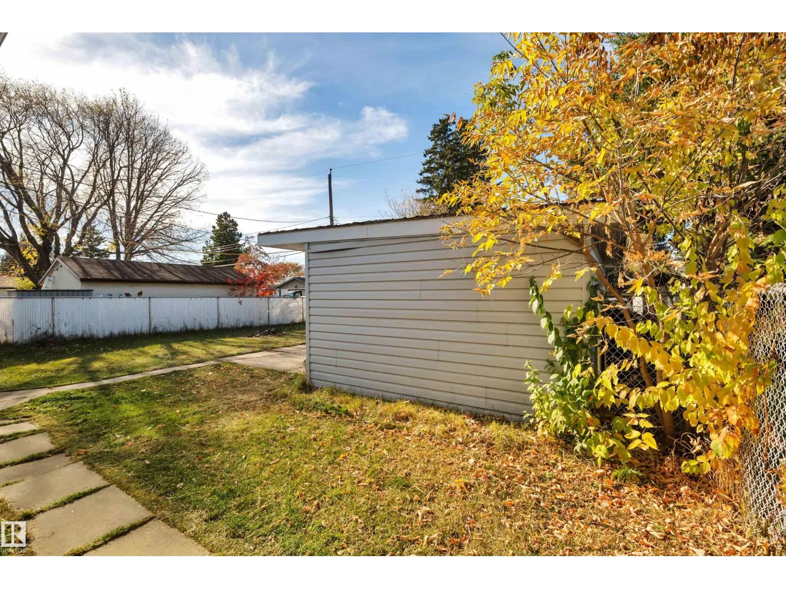 8328 165 ST NW