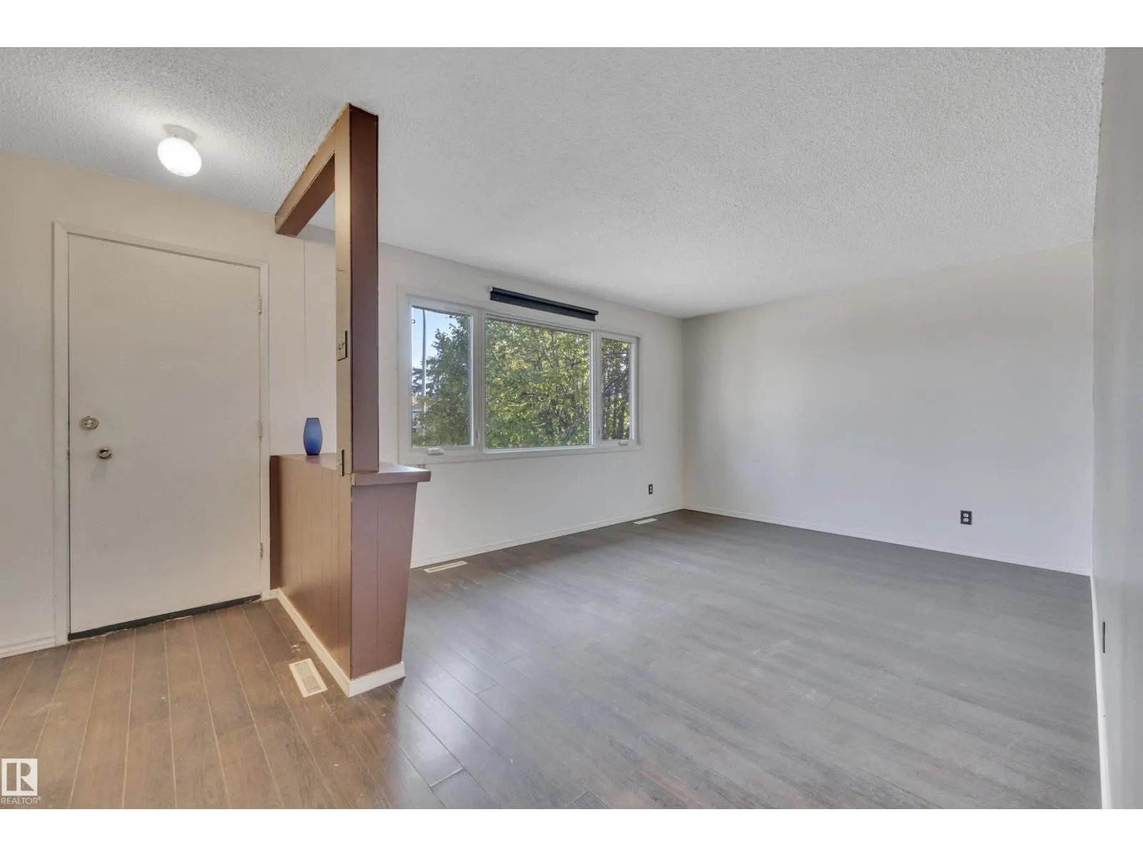 8328 165 ST NW