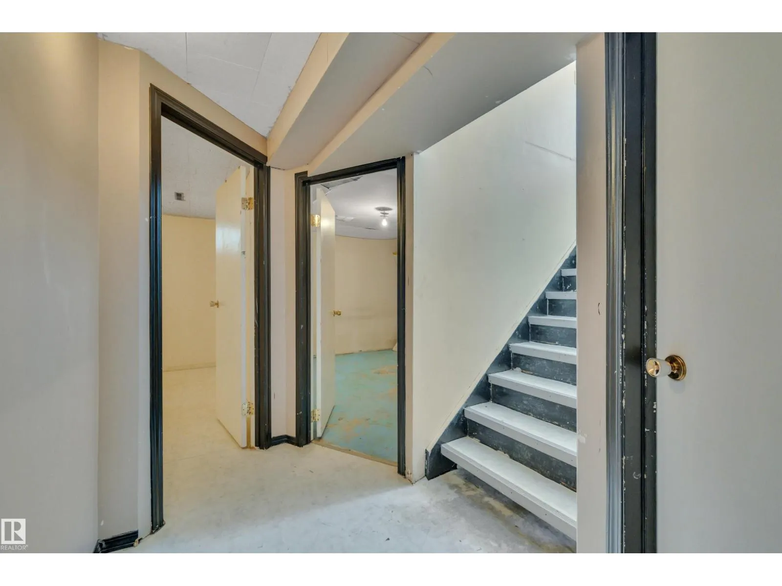 8328 165 ST NW