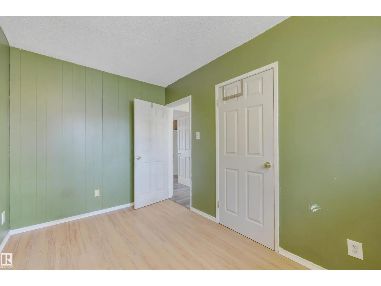 8328 165 ST NW
