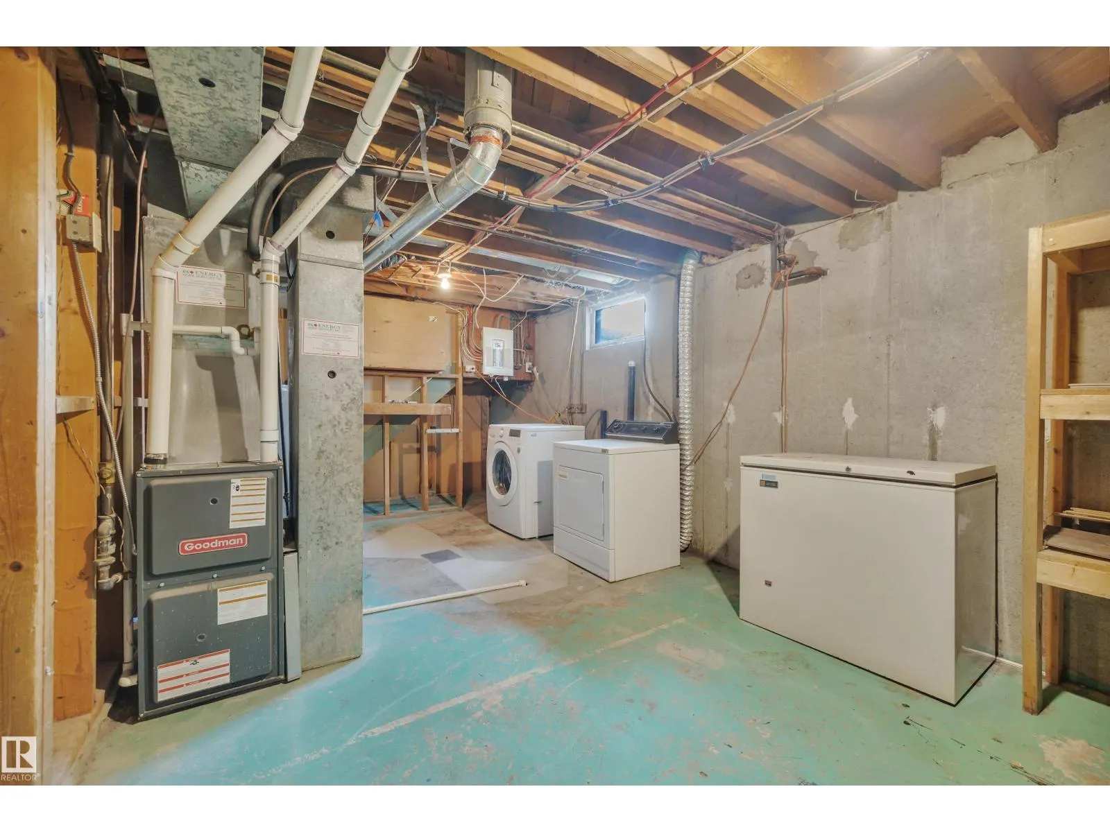 8328 165 ST NW