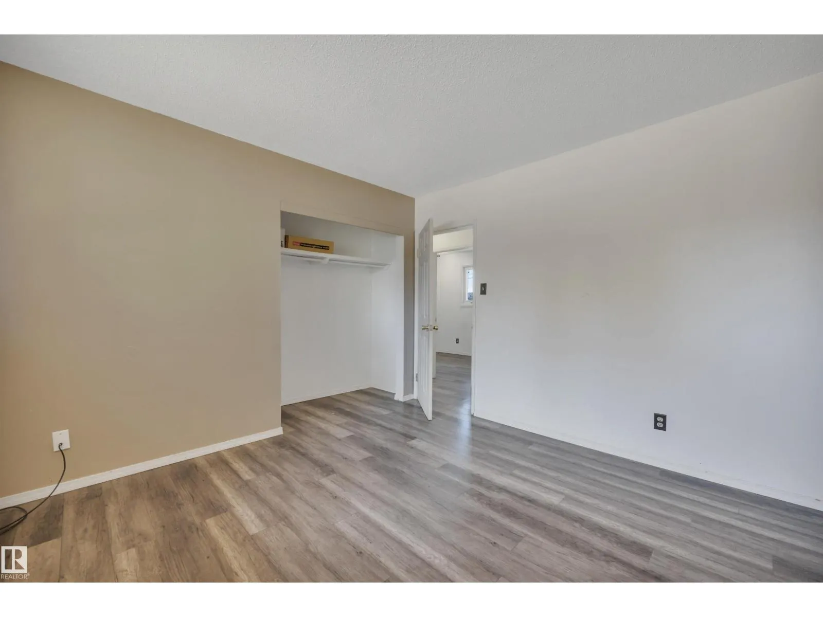 8328 165 ST NW
