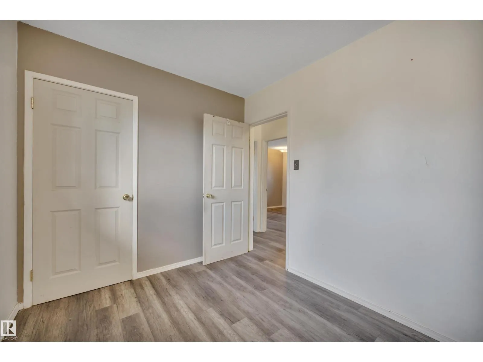 8328 165 ST NW