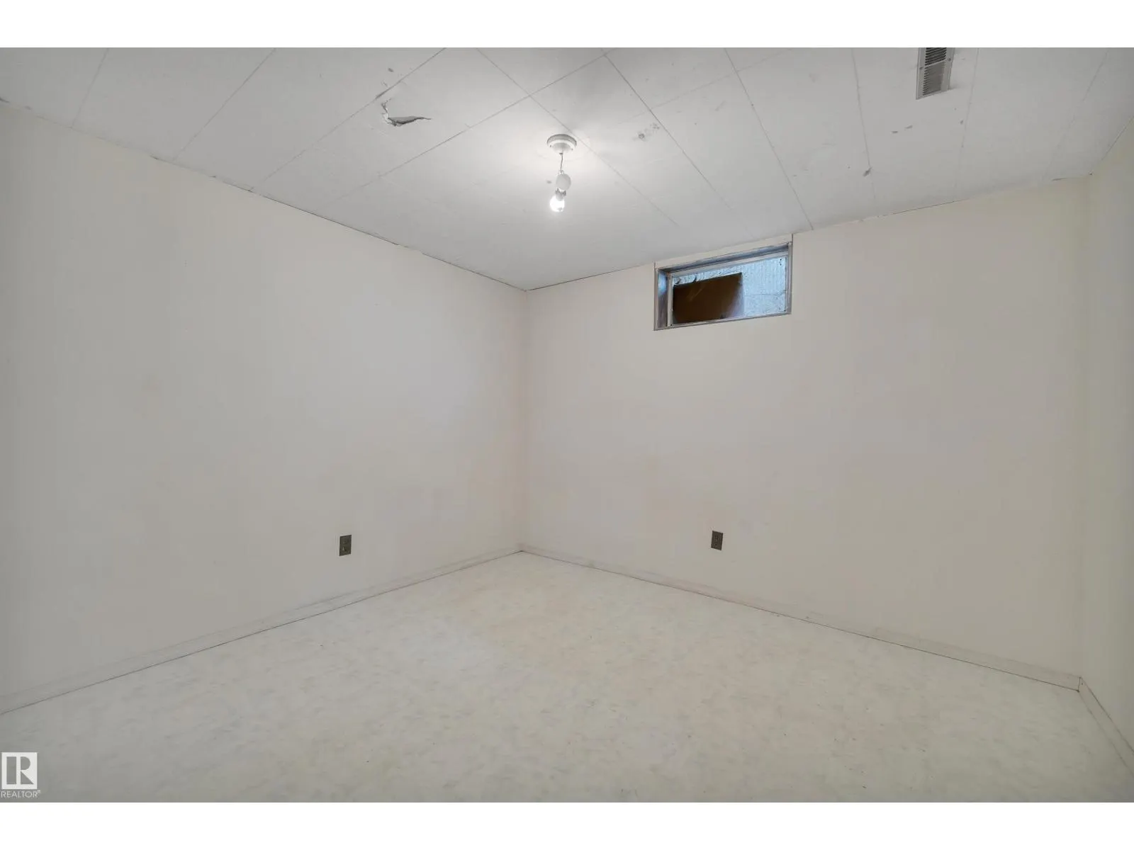 8328 165 ST NW