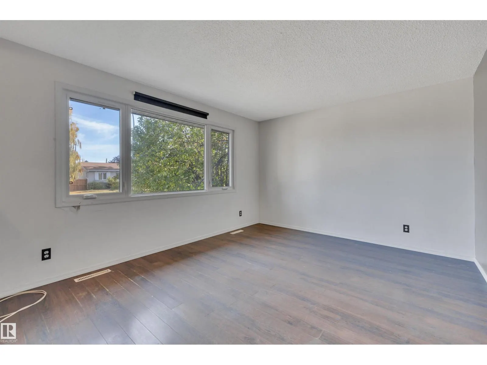8328 165 ST NW