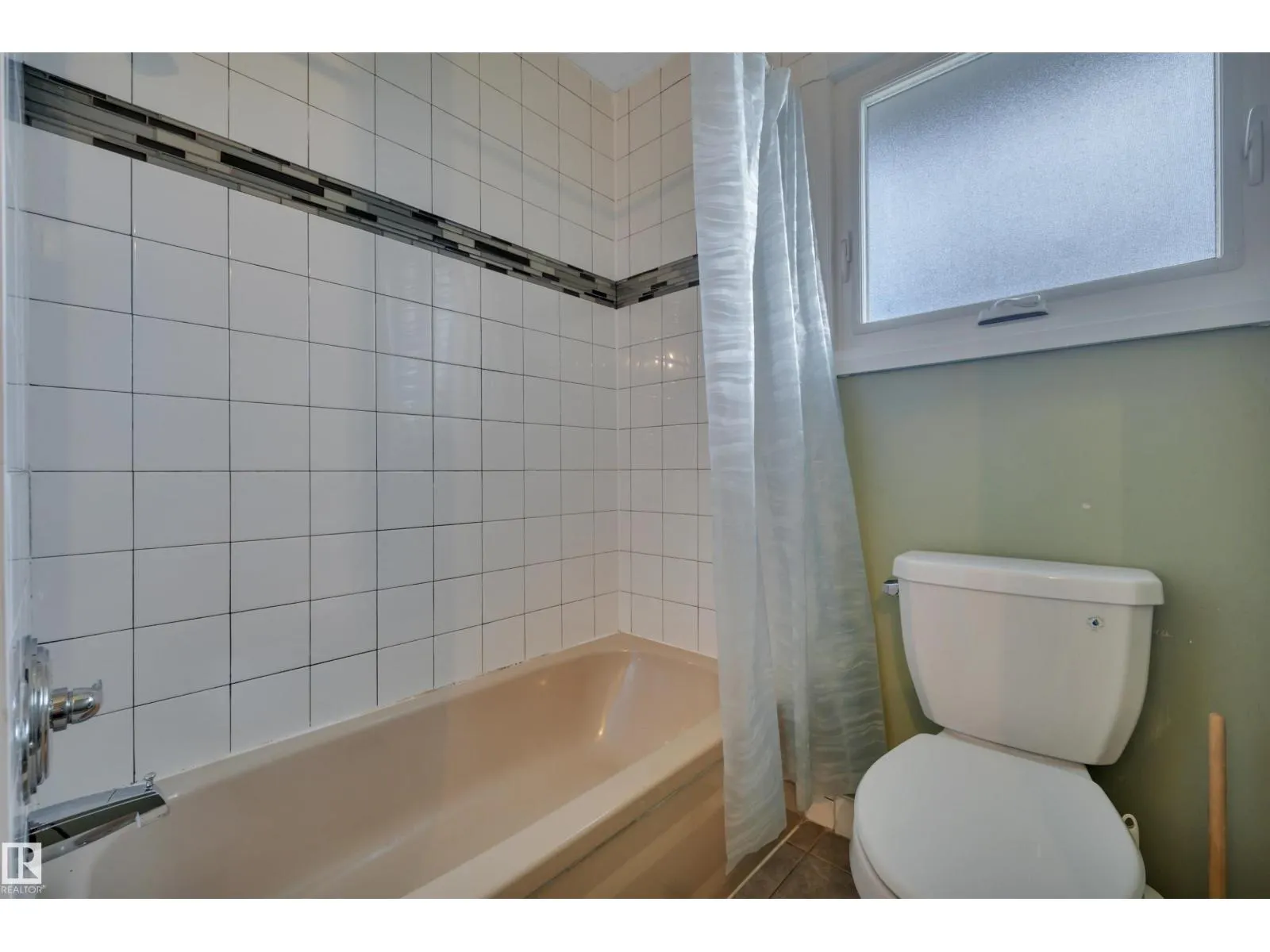 8328 165 ST NW
