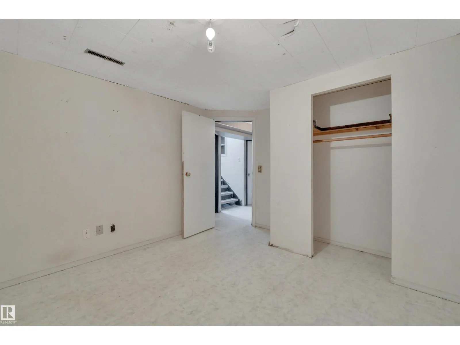 8328 165 ST NW