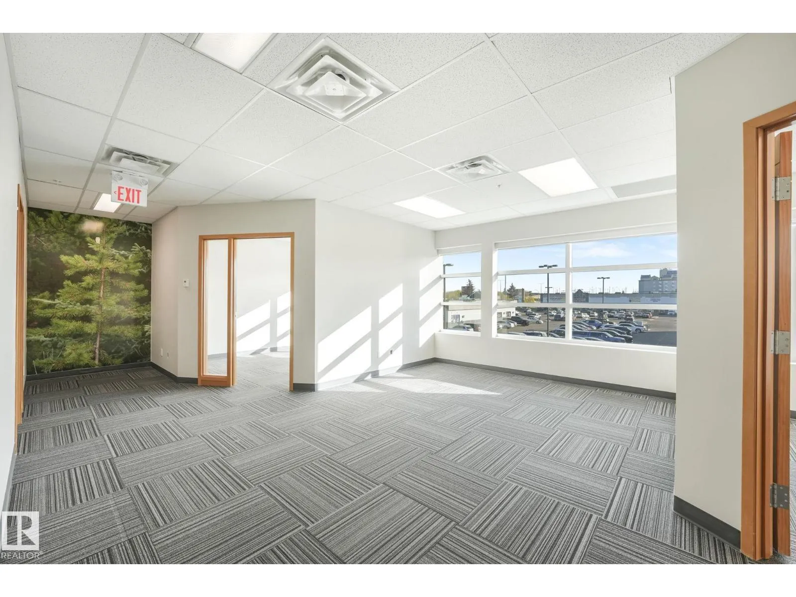 #201 / 203 2920 Calgary TR NW