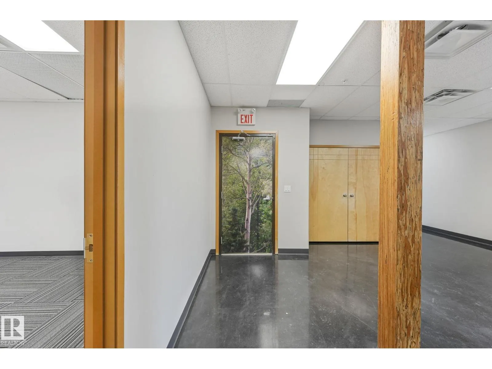 #201 / 203 2920 Calgary TR NW