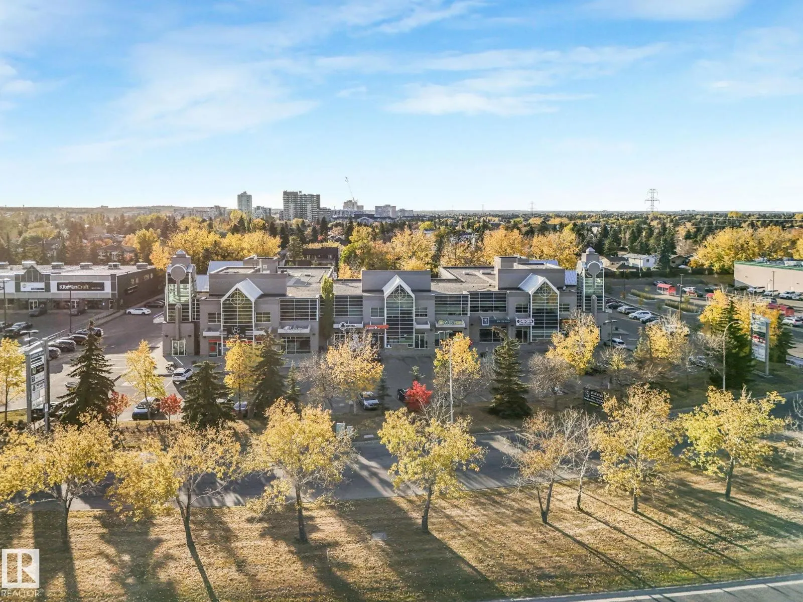 #201 / 203 2920 Calgary TR NW