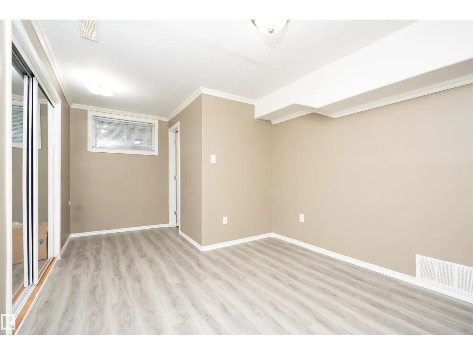 8721 152 ST NW