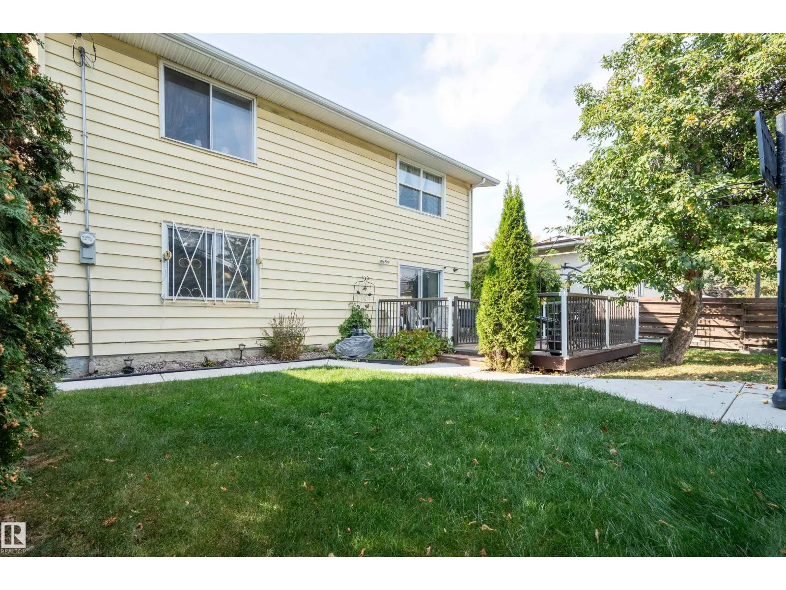 8721 152 ST NW