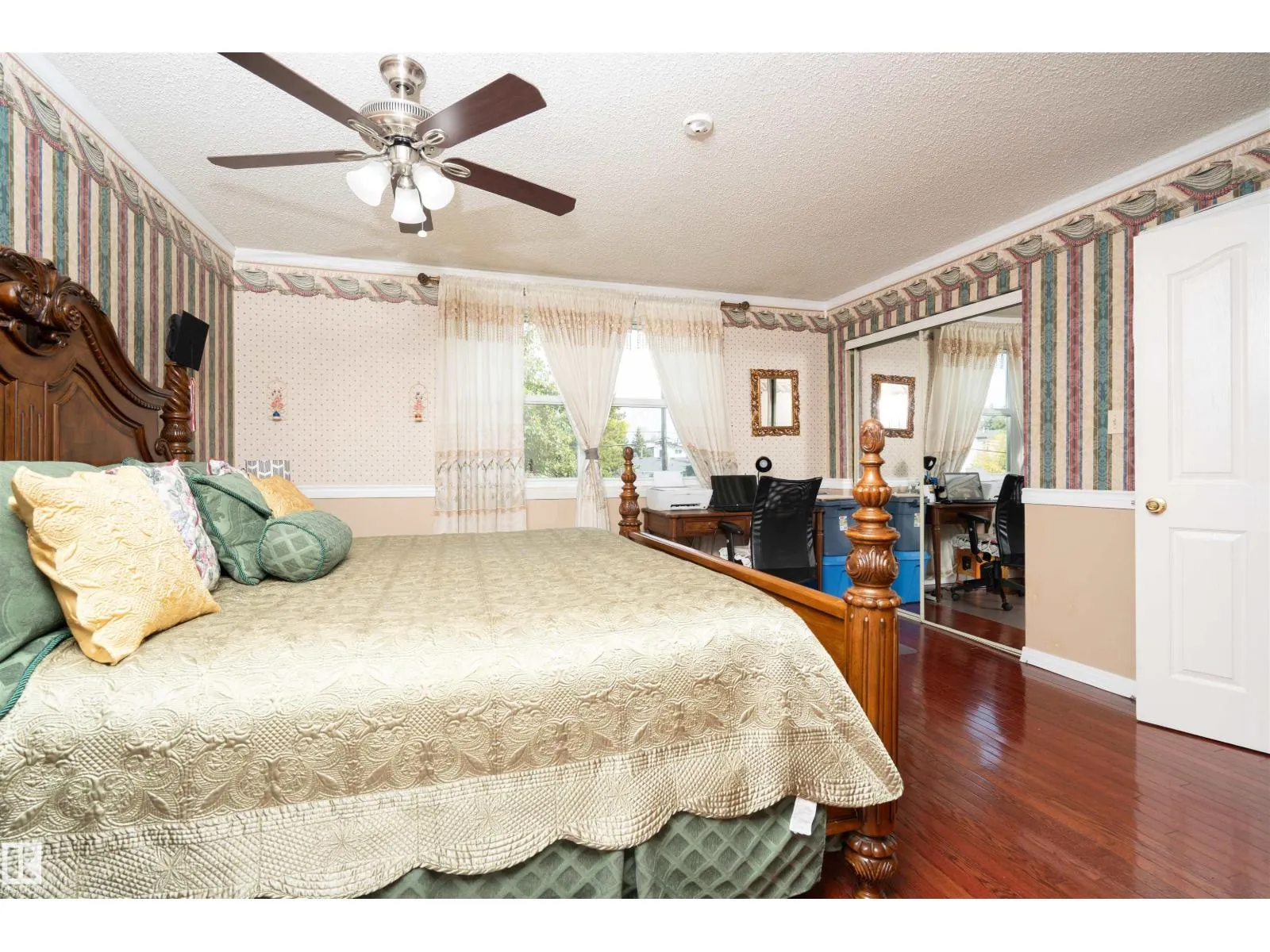8721 152 ST NW