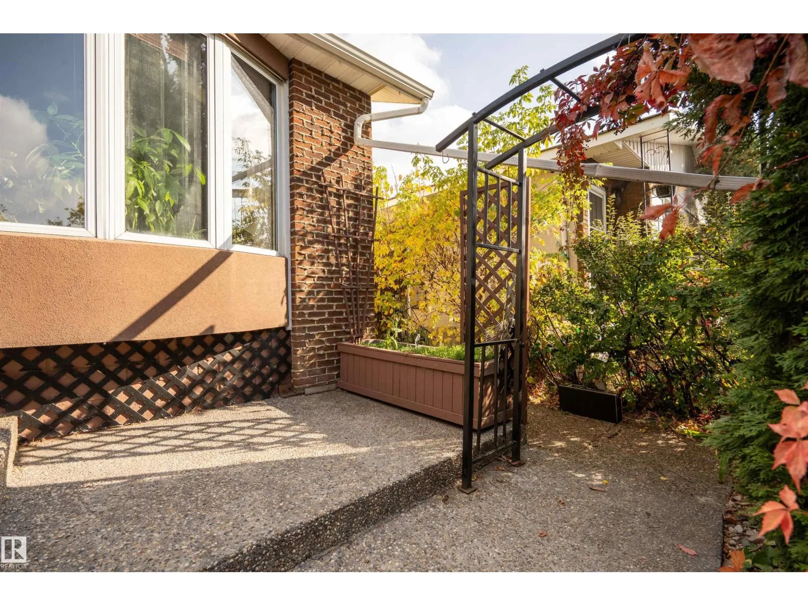 8721 152 ST NW