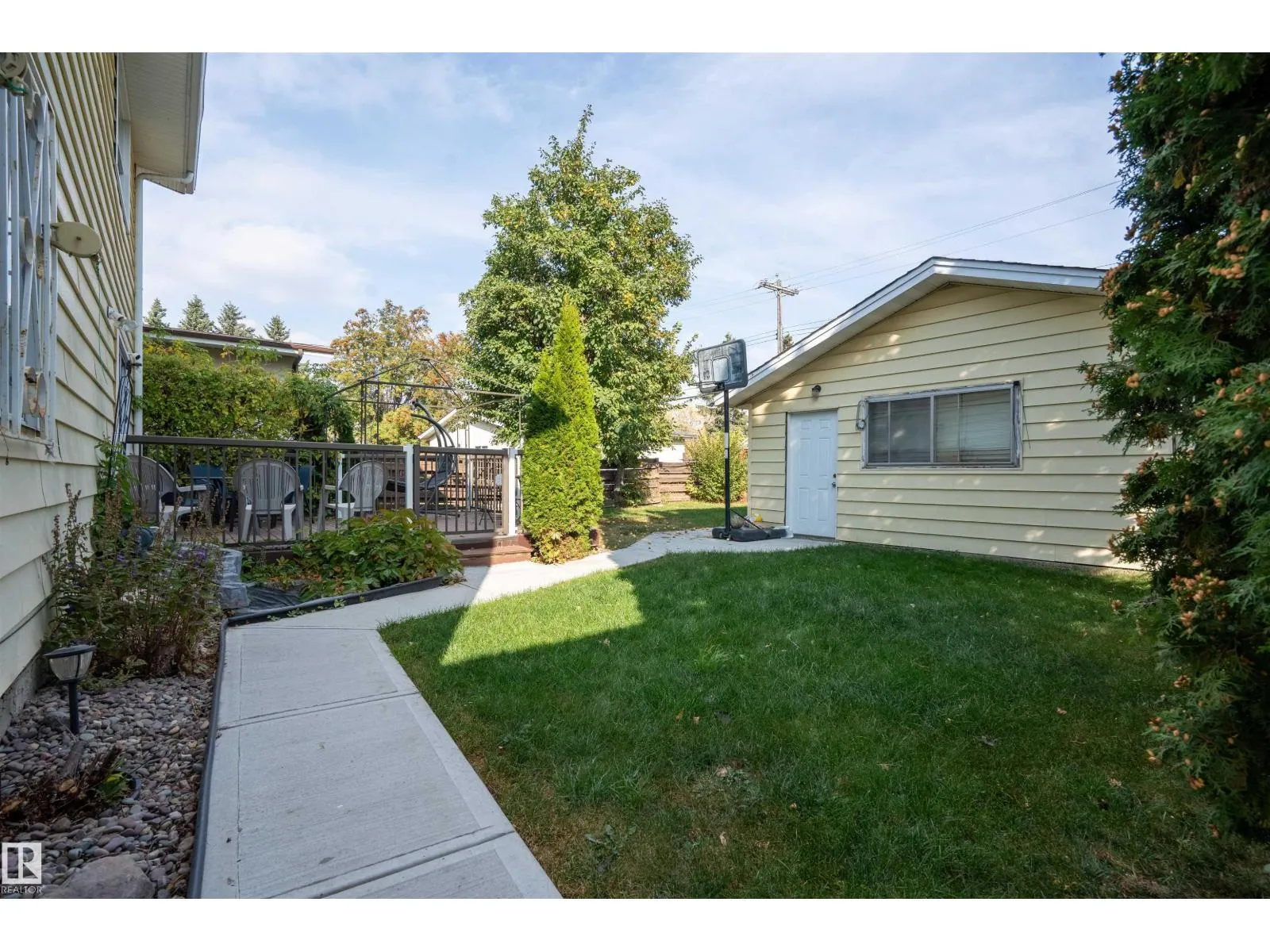 8721 152 ST NW