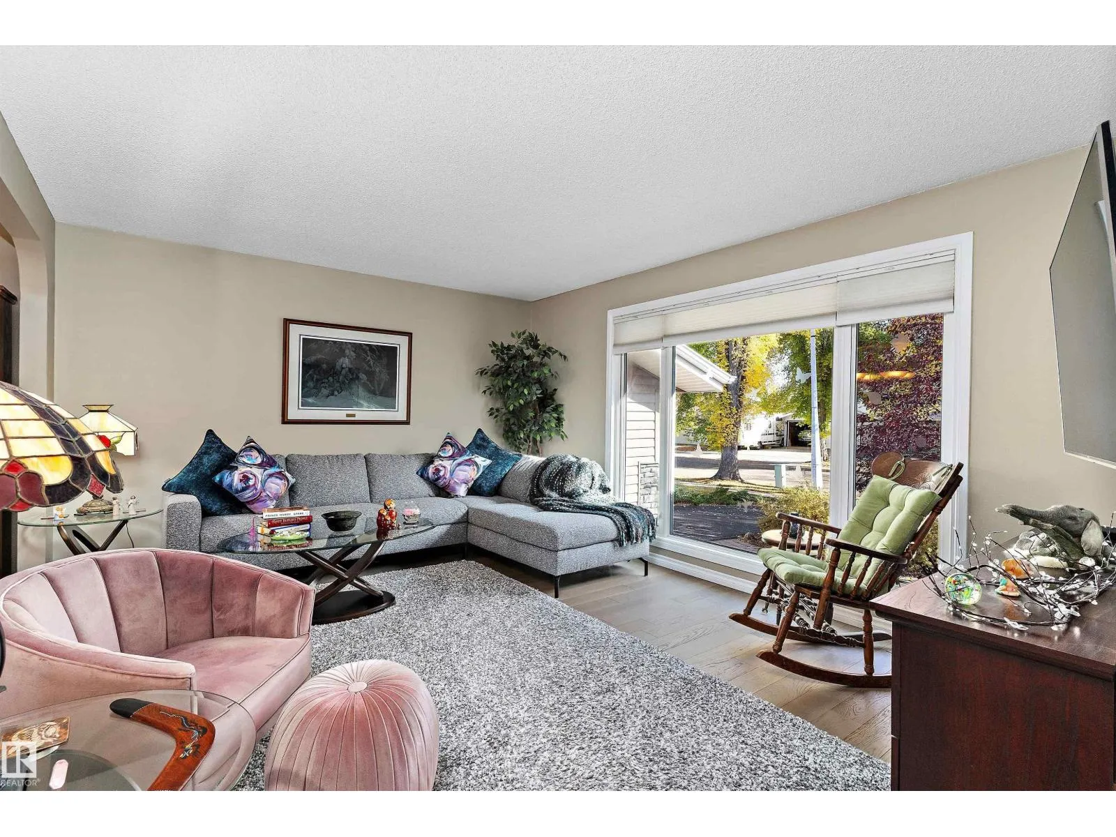 8 FARMSTEAD AV
