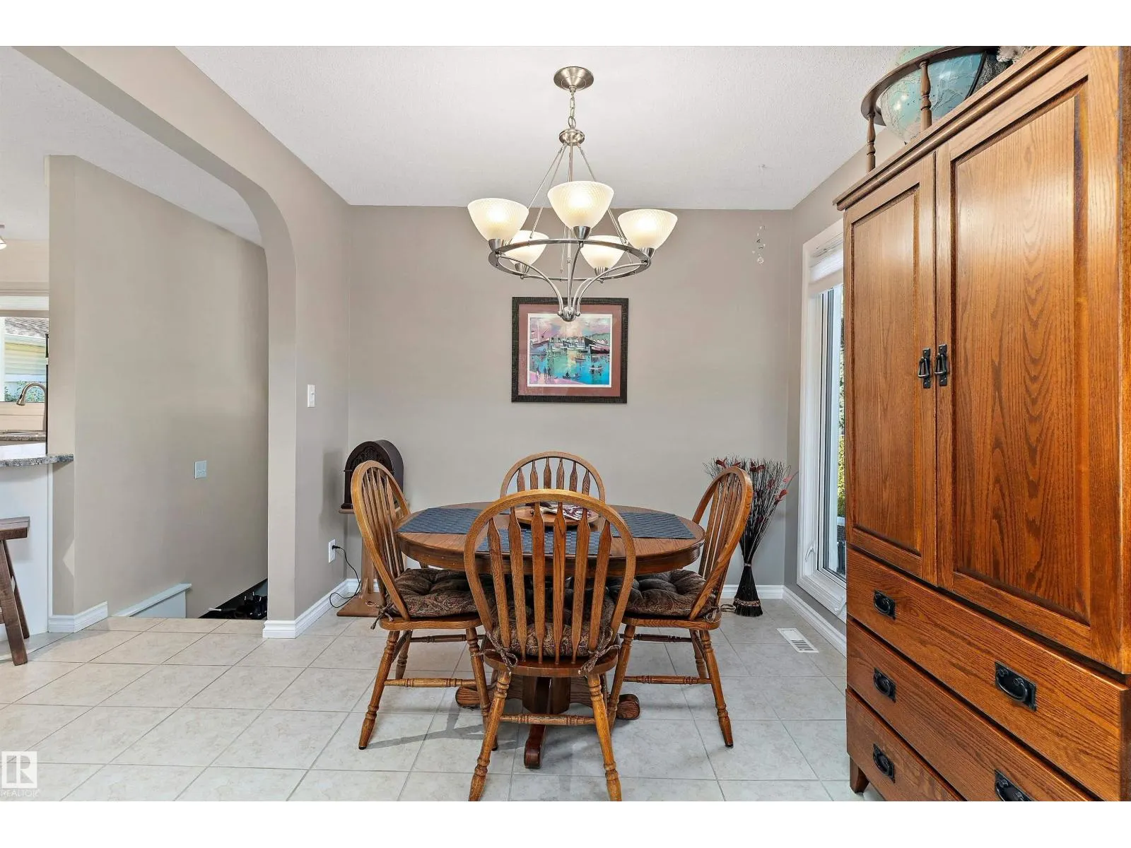 8 FARMSTEAD AV