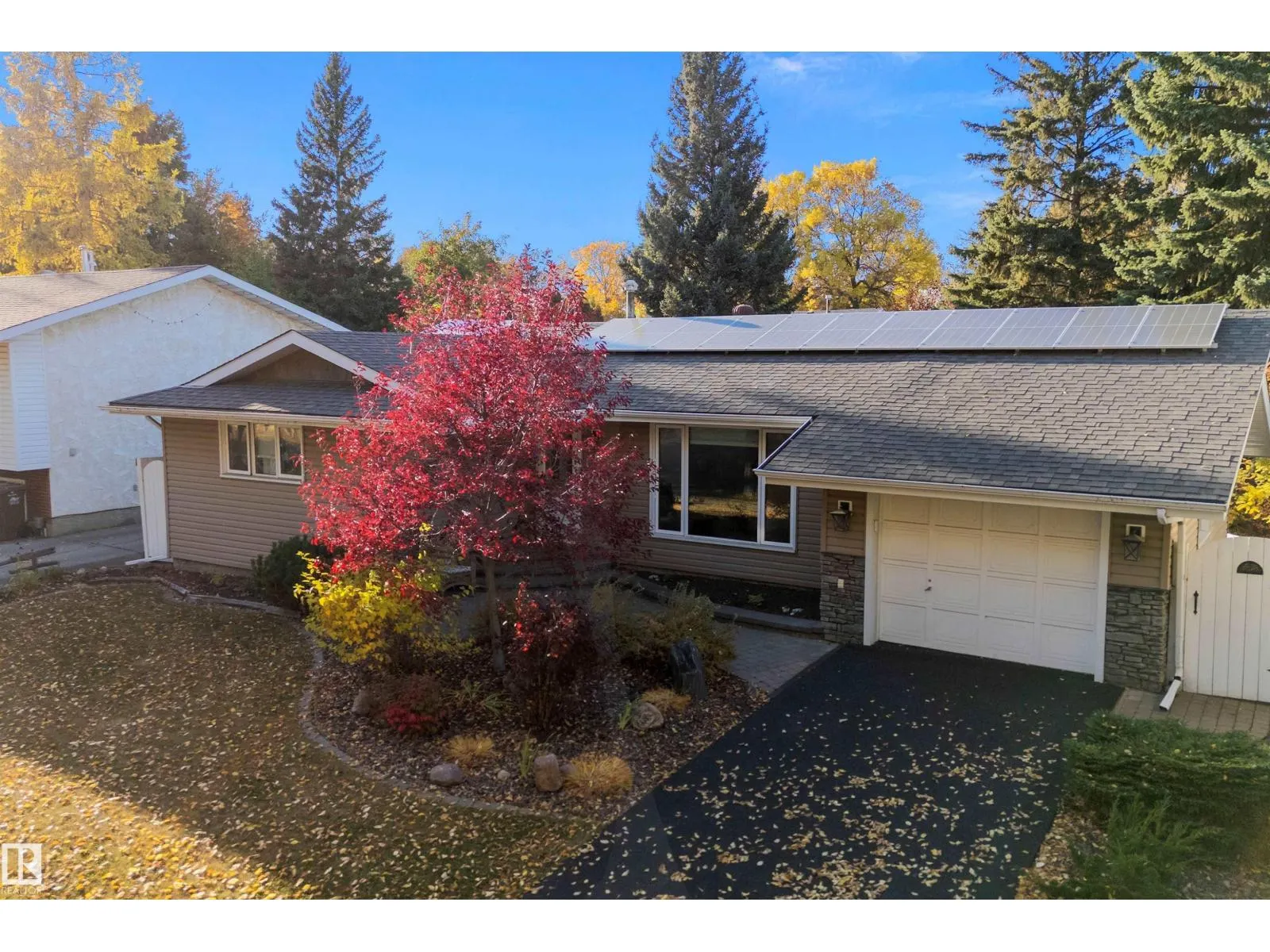 8 FARMSTEAD AV