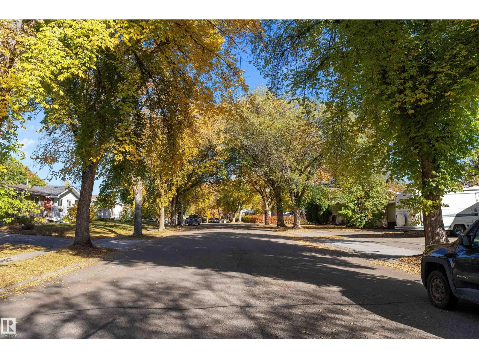 8 FARMSTEAD AV