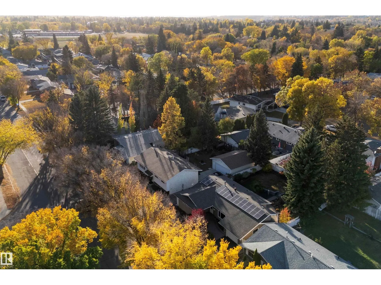 8 FARMSTEAD AV