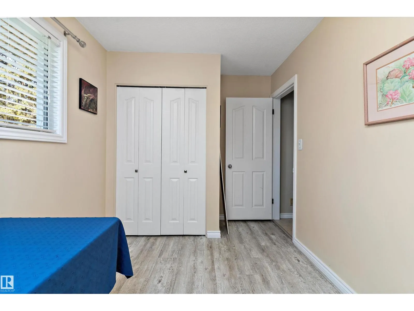 8 FARMSTEAD AV