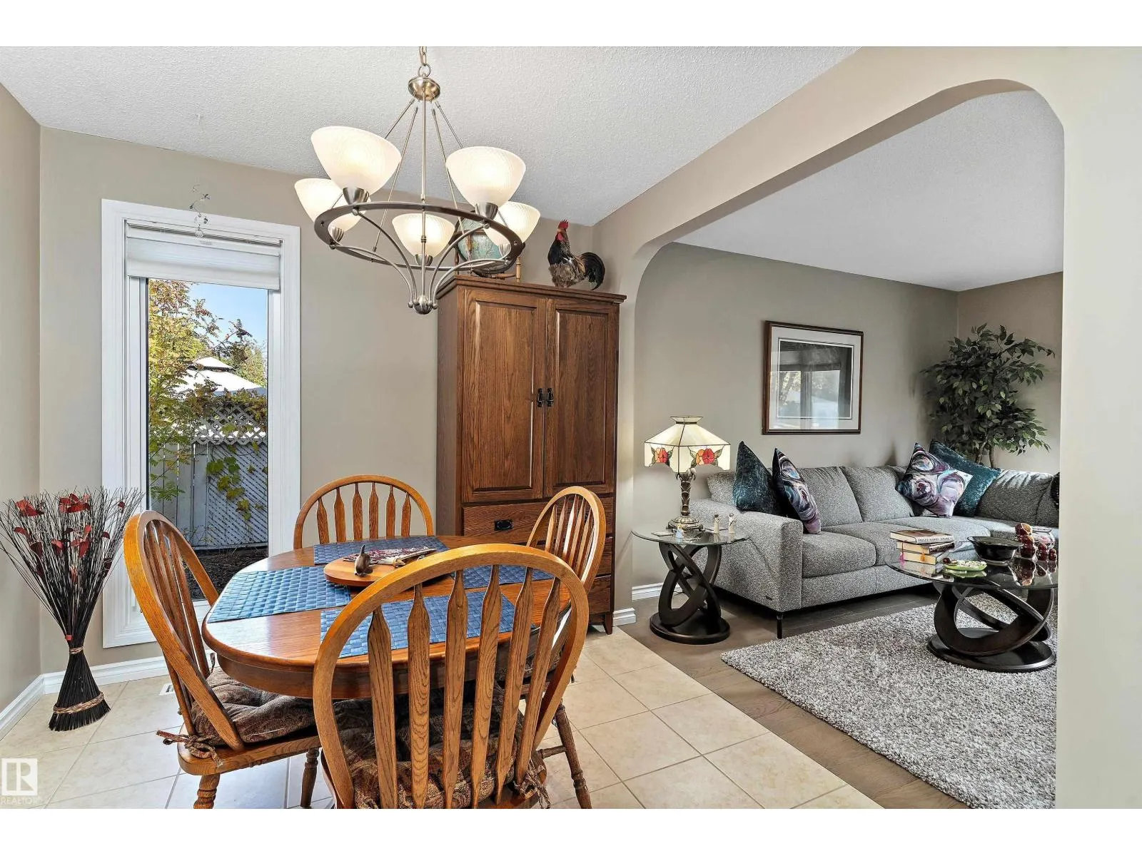 8 FARMSTEAD AV