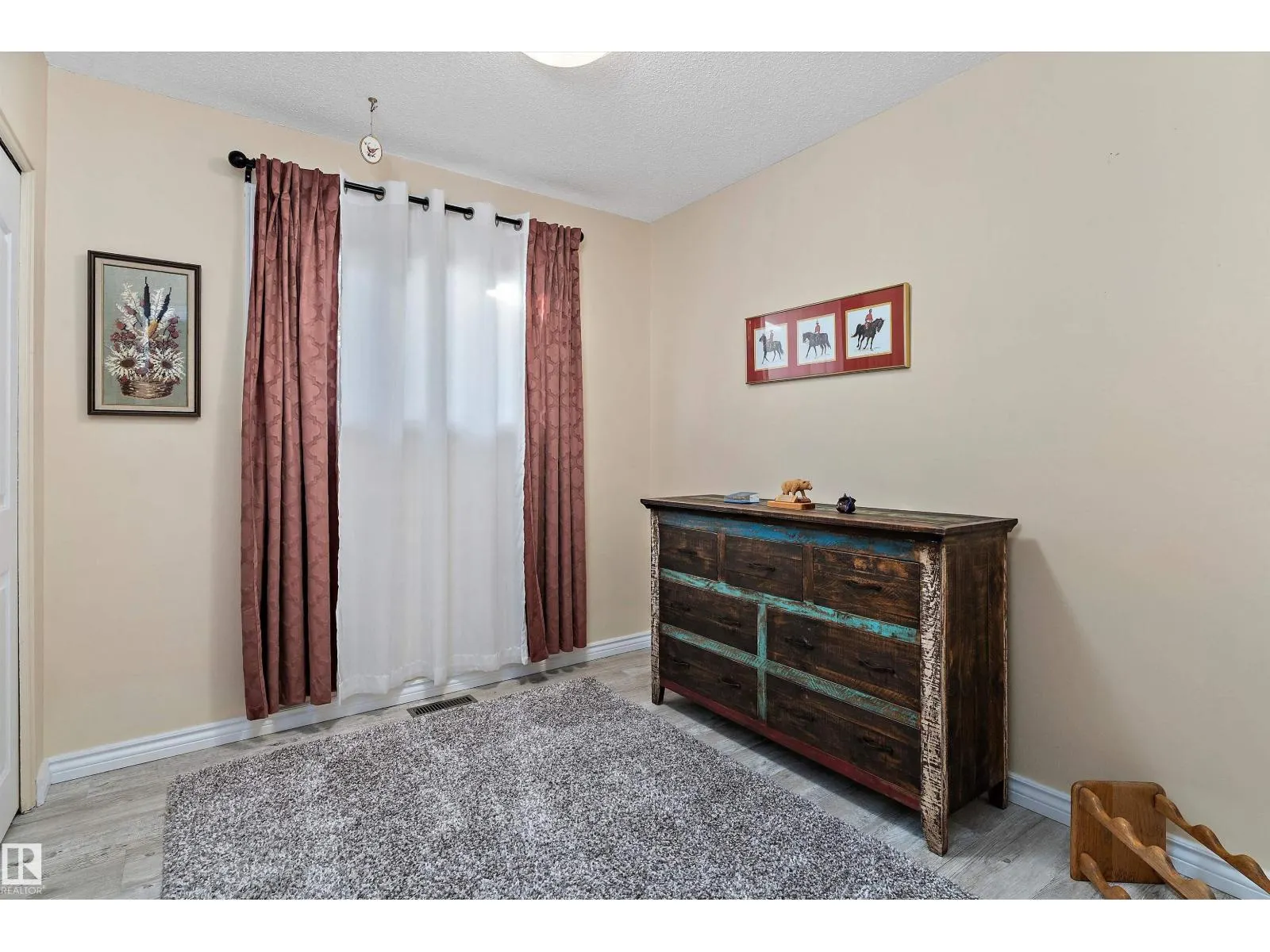 8 FARMSTEAD AV