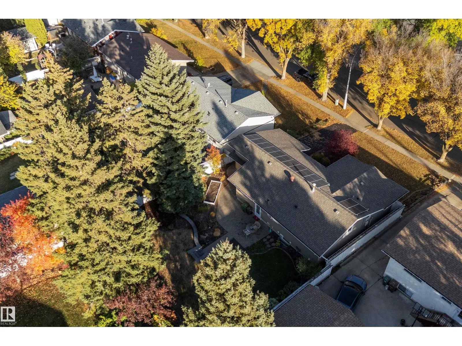 8 FARMSTEAD AV