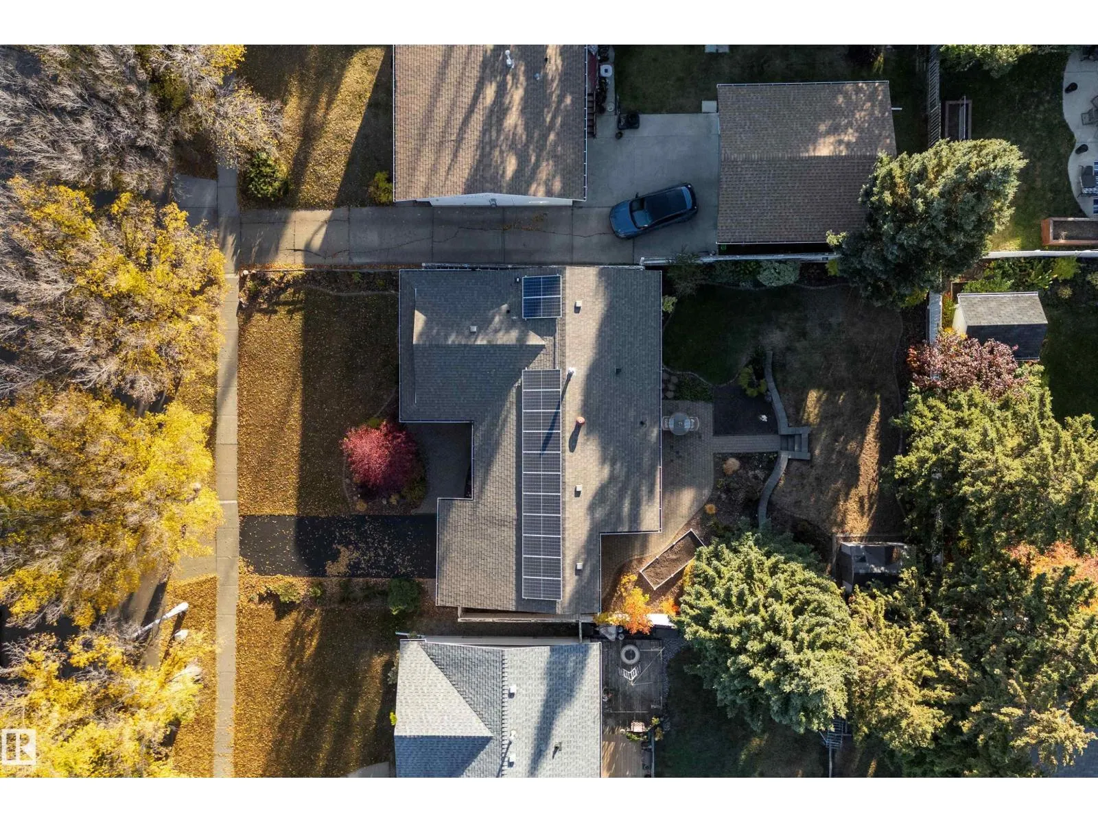 8 FARMSTEAD AV