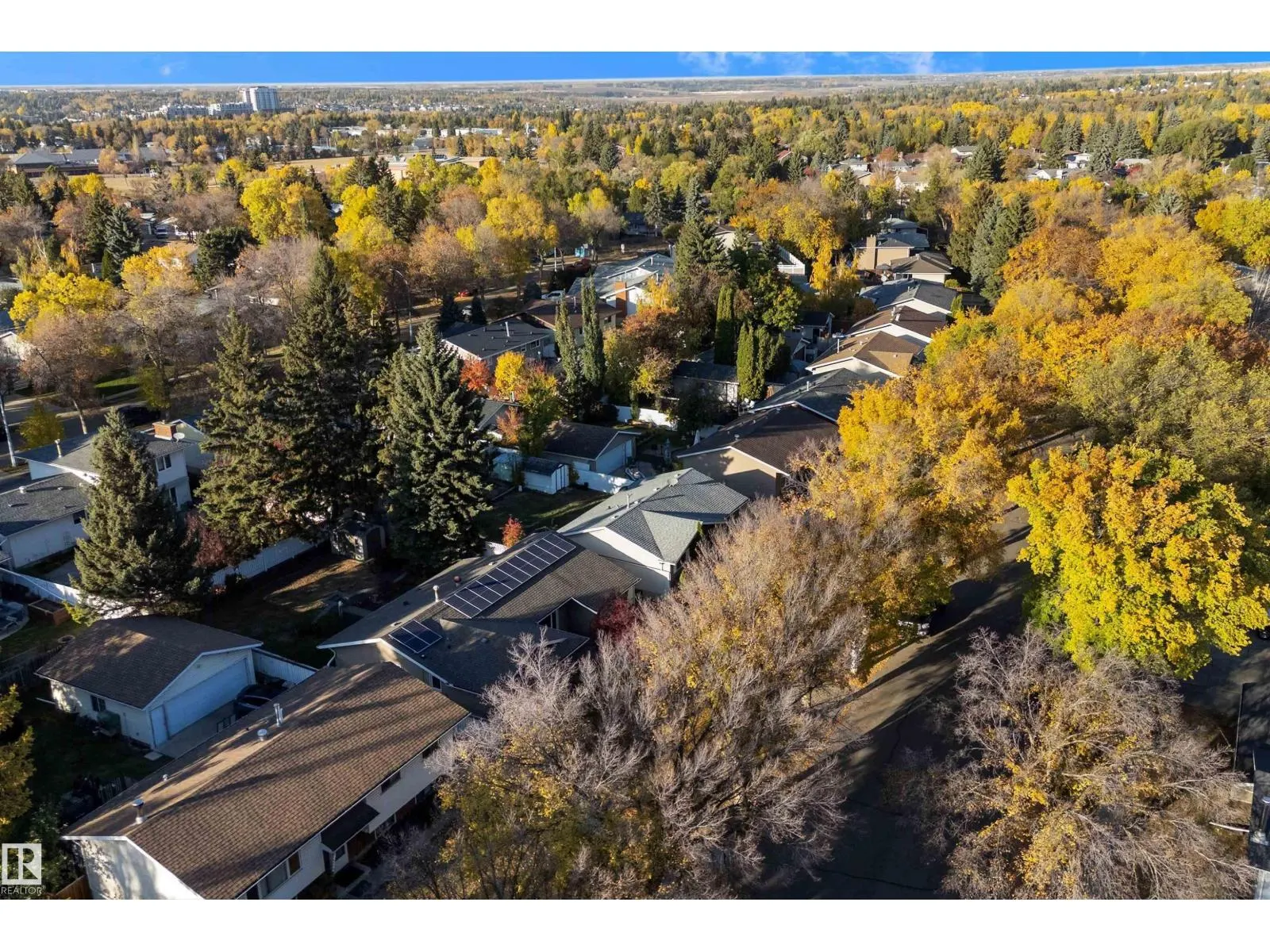 8 FARMSTEAD AV