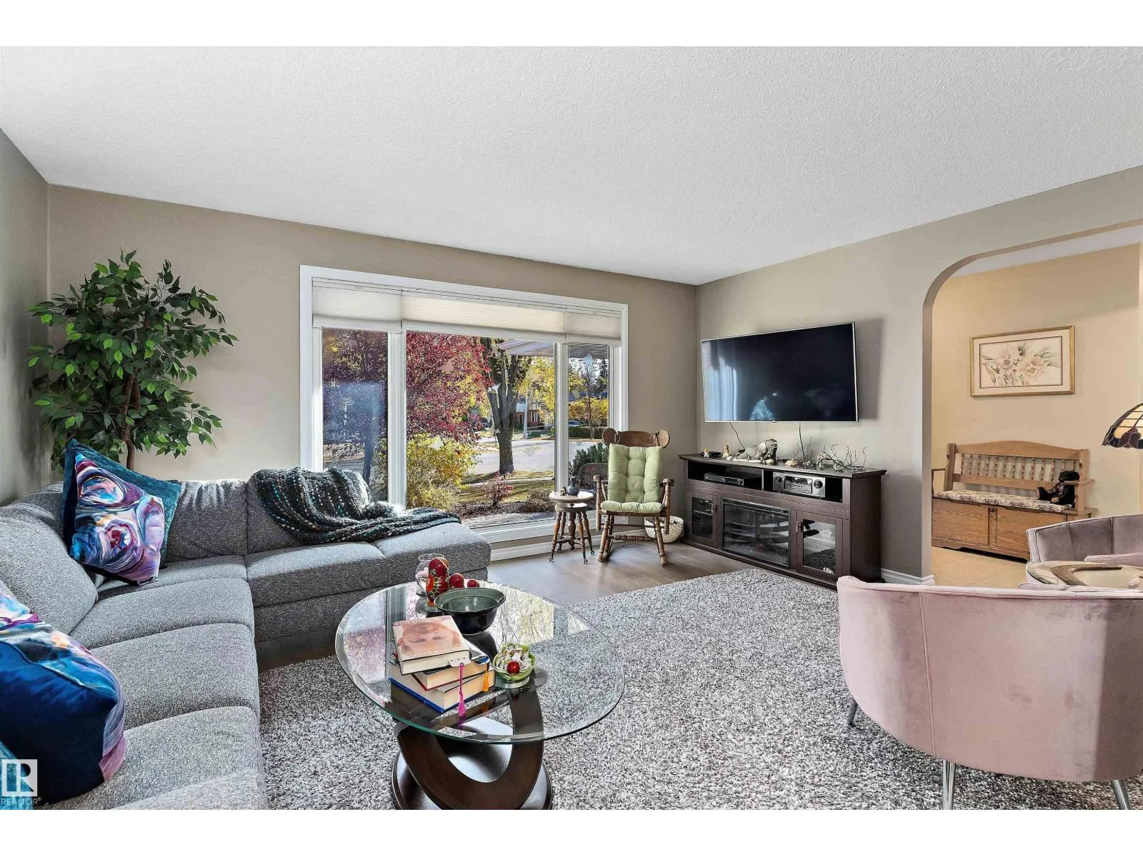 8 FARMSTEAD AV