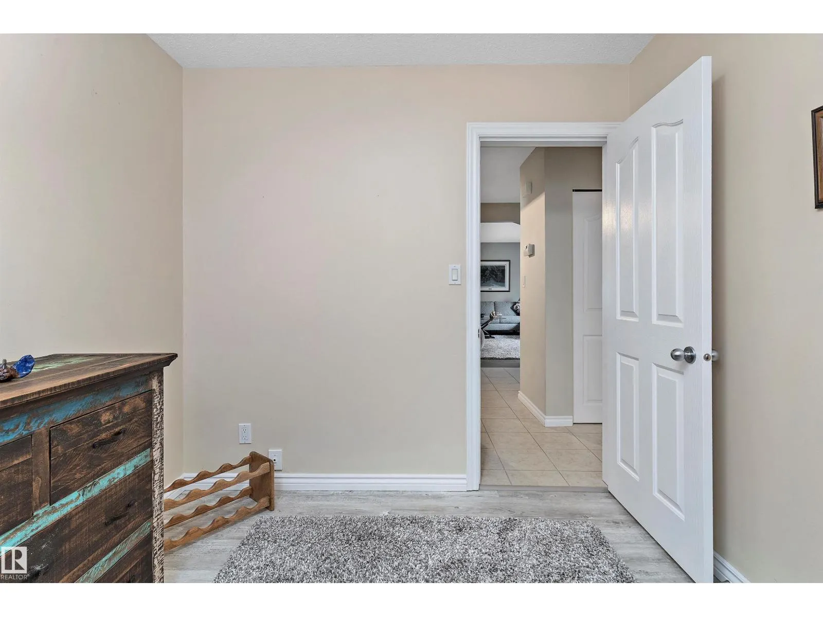 8 FARMSTEAD AV