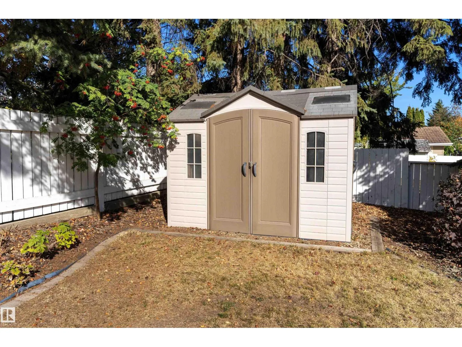 8 FARMSTEAD AV