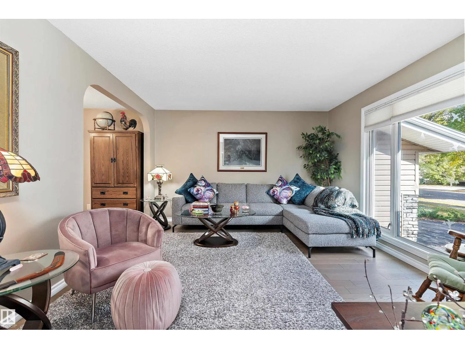 8 FARMSTEAD AV