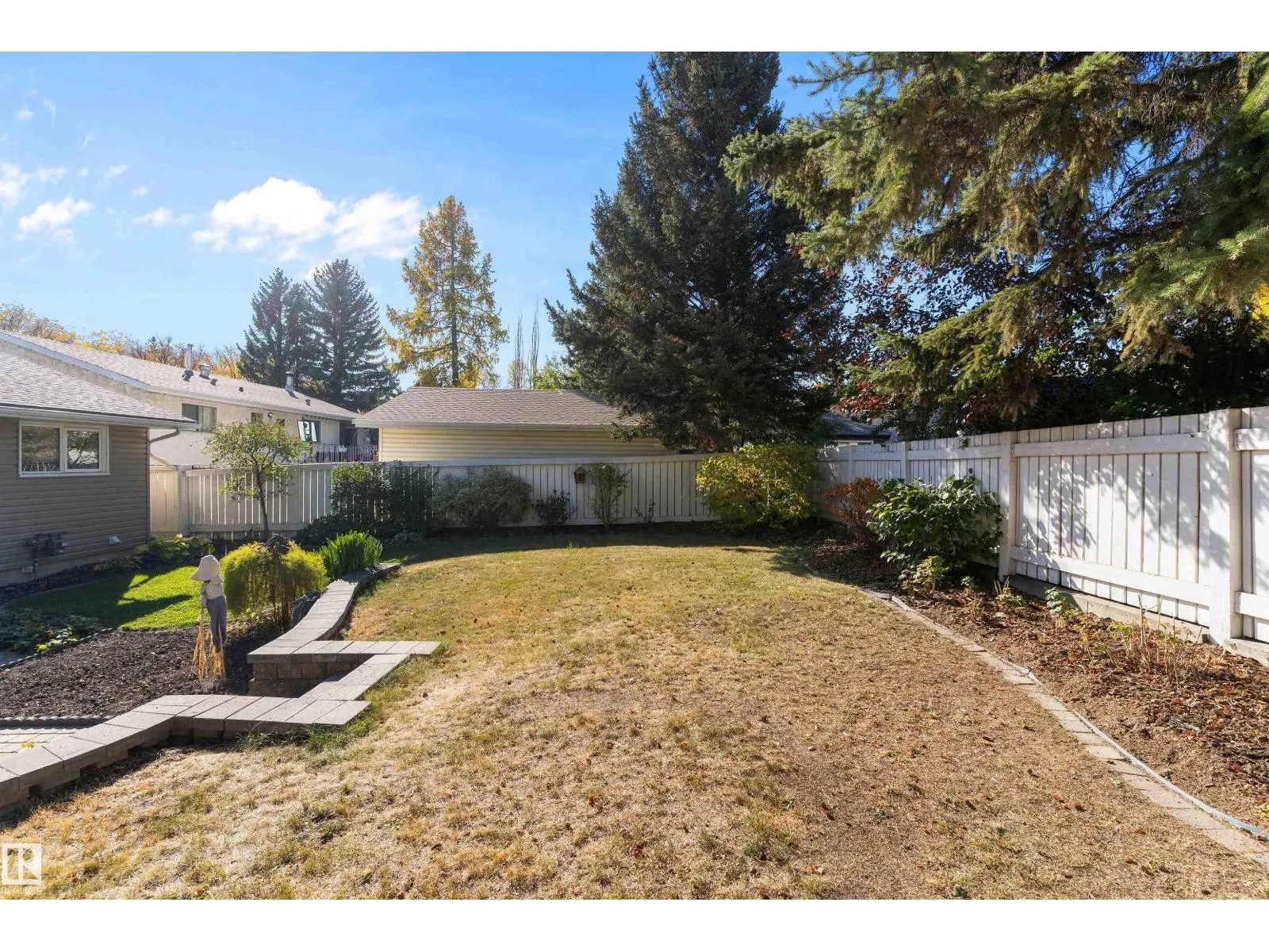 8 FARMSTEAD AV