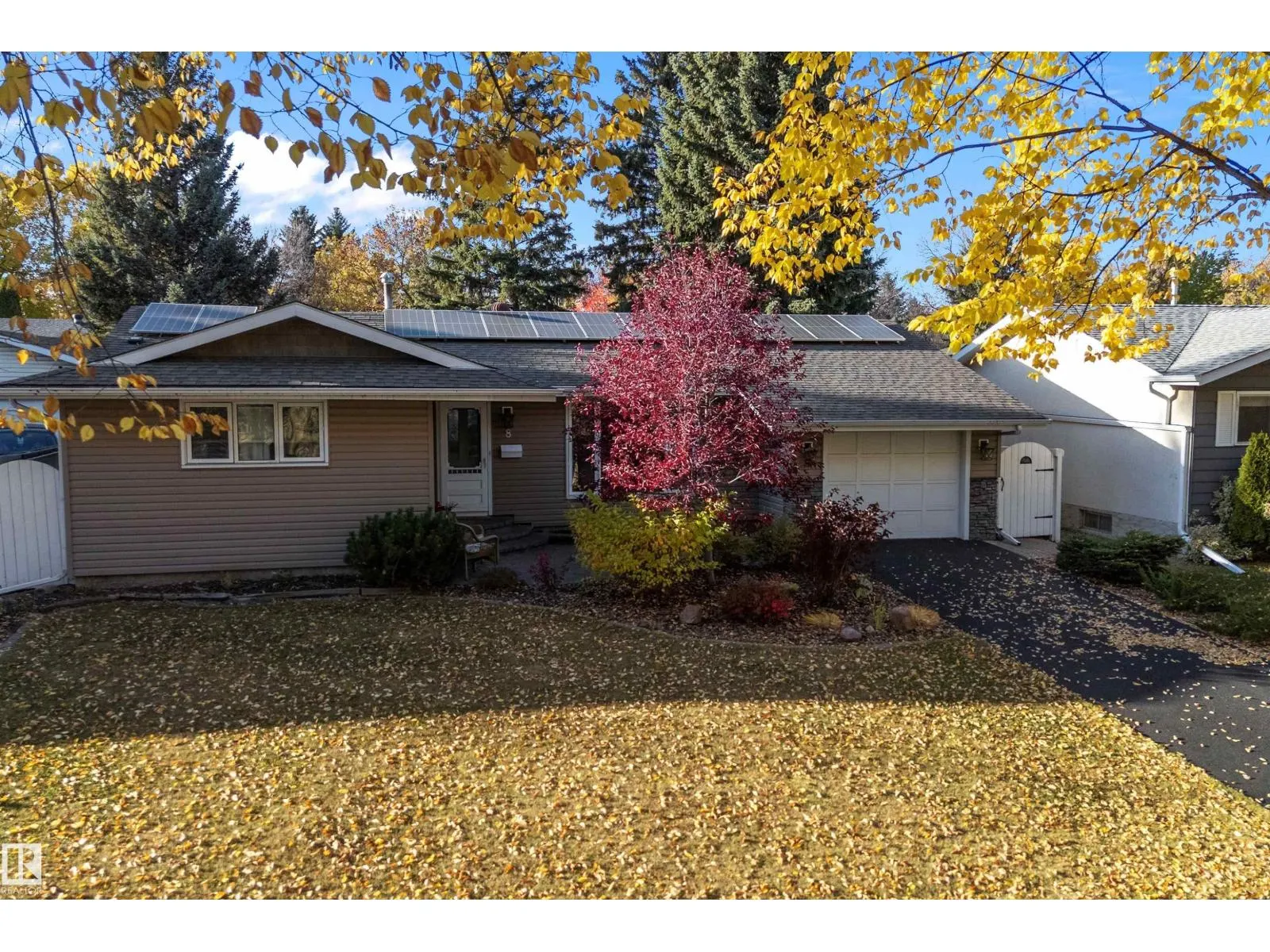 8 FARMSTEAD AV