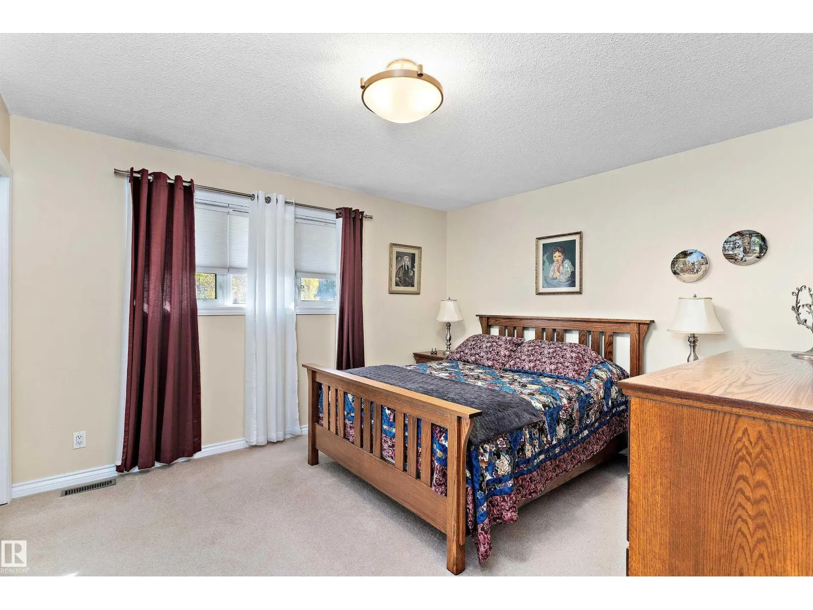 8 FARMSTEAD AV