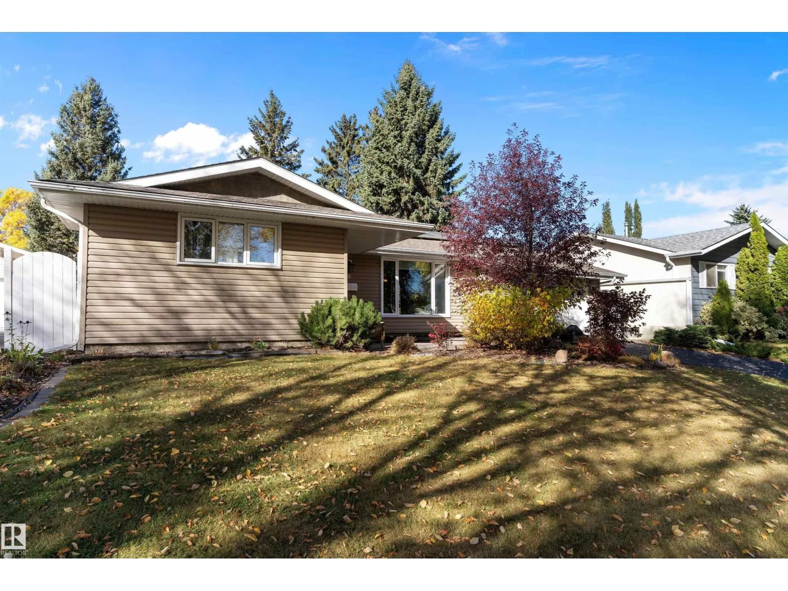 8 FARMSTEAD AV